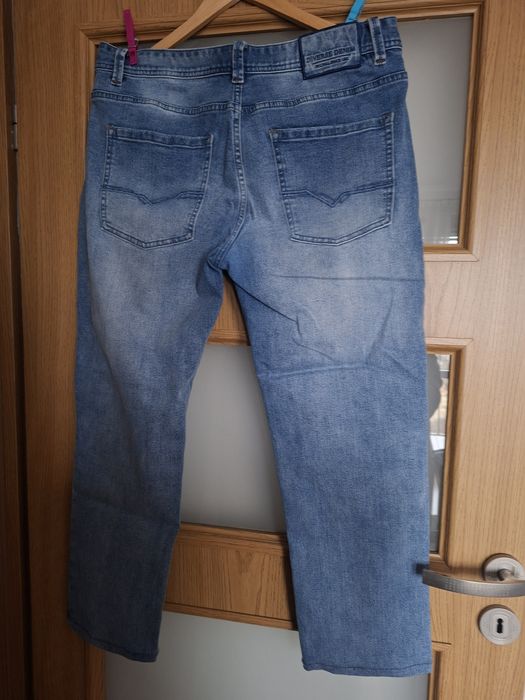 Nowe męskie spodnie jeansowe Diverse L+ pasek Cropp gratis32