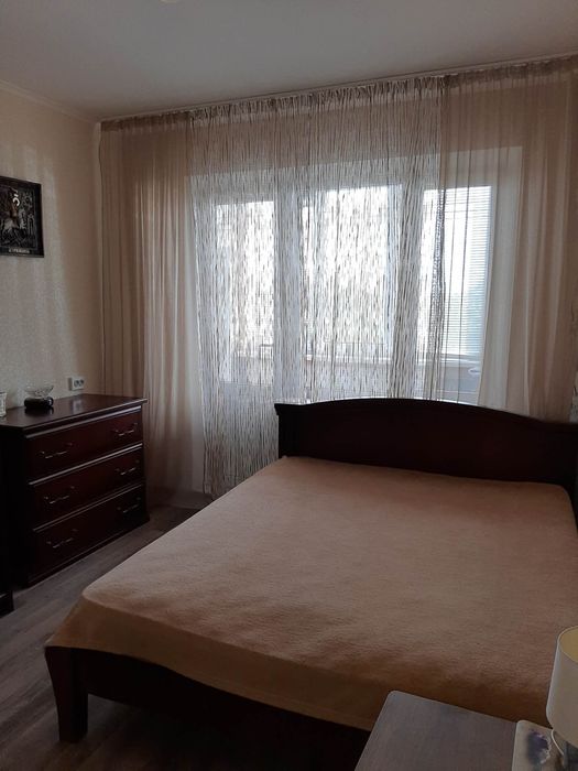 Продаж двоспального ліжка з матрацом.
