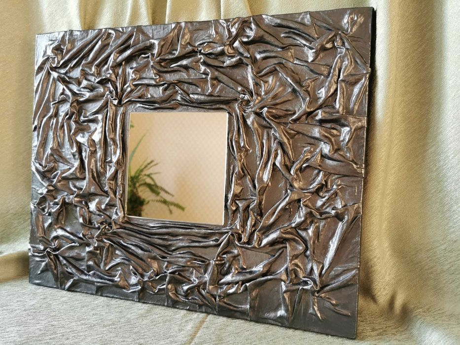 Декоративне настінне дзеркало в об’ємній графітовій рамі 40×50 см