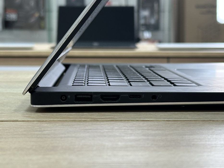 Dell Precision 5520 15.6"FullHD IPS i7-6820HQ 2 відеокарти 16/256gb