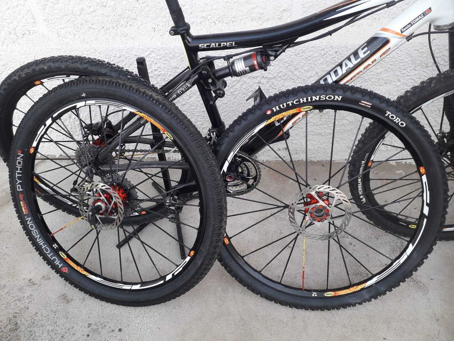 Bicicleta BTT Marca Cannondale em carbono