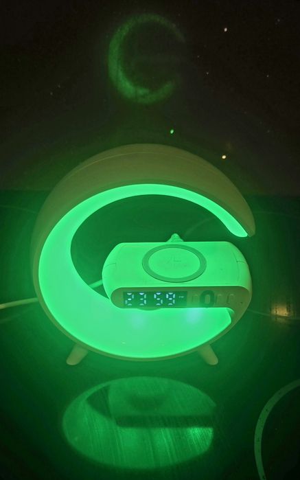 Candeeiro LED inteligente com Coluna Bluetooth  e Carregador.