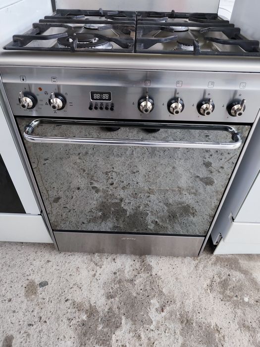 Професійна газова плита Smeg