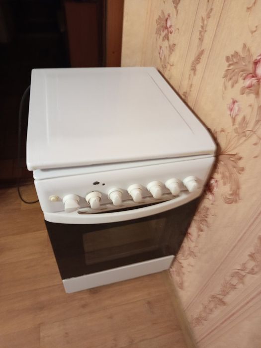 Продам плиту комбіновану ariston- газова поверхня, духовка електрична