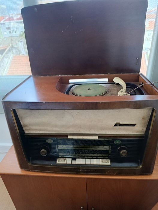 Radio gira discos antigo marca alemã