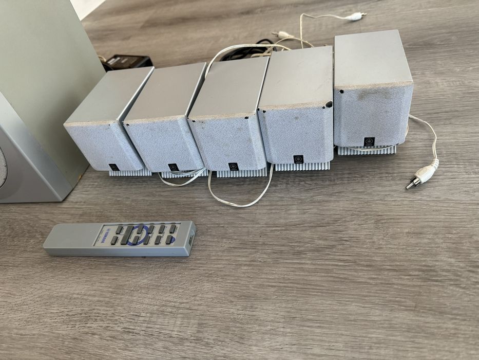 Amplificador de som e colunas