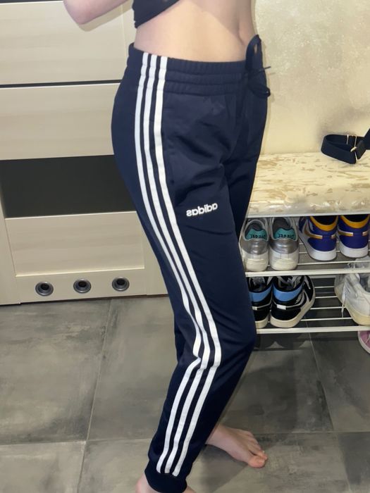 Спортивні штани.