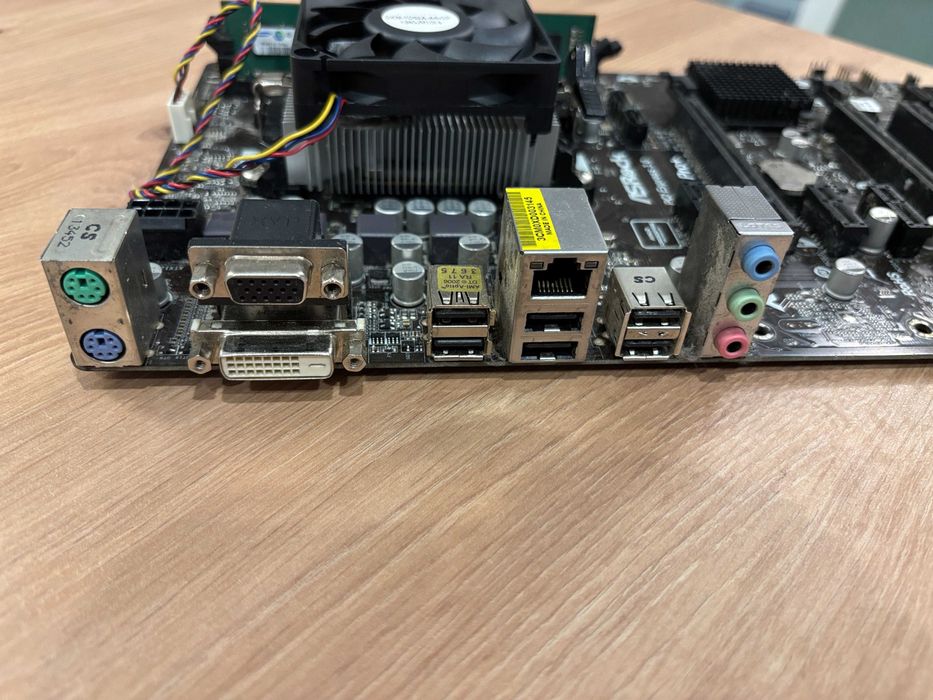 Płyta główna Asrock FM2A55 PRO+ + procesor AMD A4-4000 + 4GB RAM