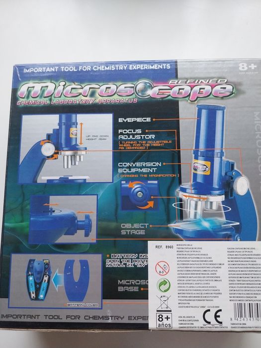 Microscópio com acessórios