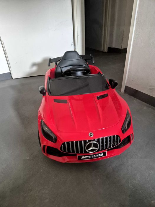 Mercedes na akumulator dla dzieci