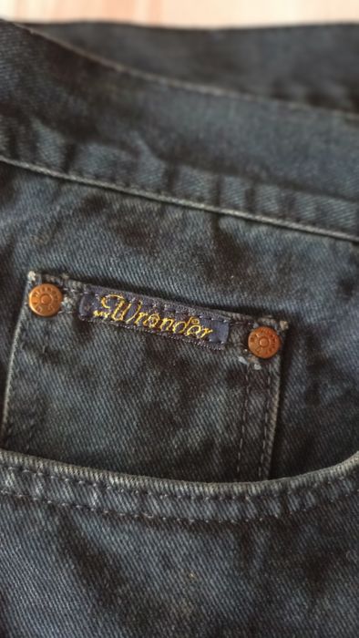 Фирменные джинсы фирмы Wrangler.джинсы отличного качества. Супер джинс