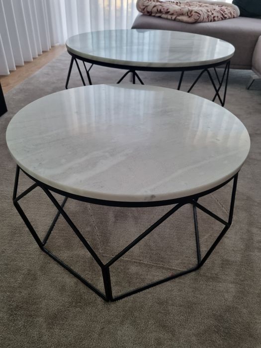 Mesa de café branco-preto