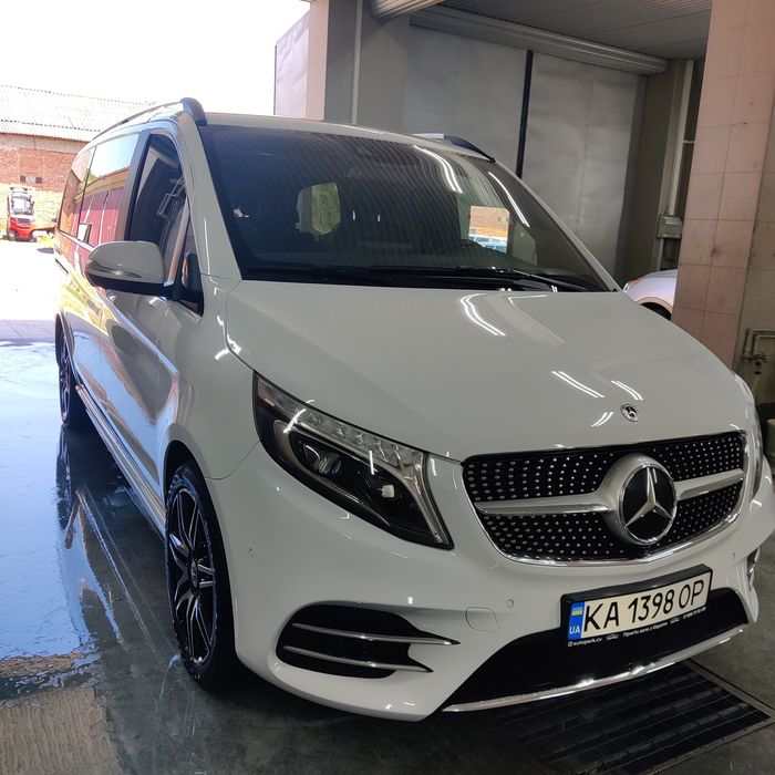 Мерседес v300 2019 року AMG