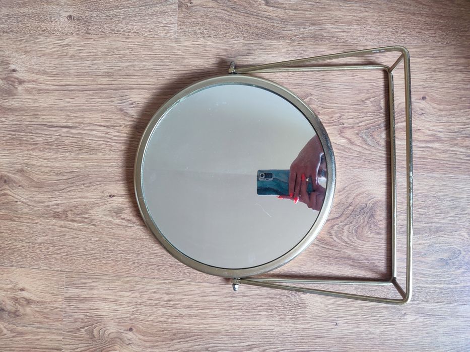 Stojące złote lustro lusterko