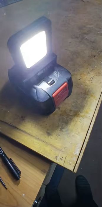 Універсальний прожектор лампа на акамулятор Dewalt Bosch Parkside інші