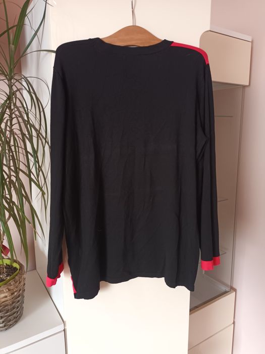 Kolorowy sweter.