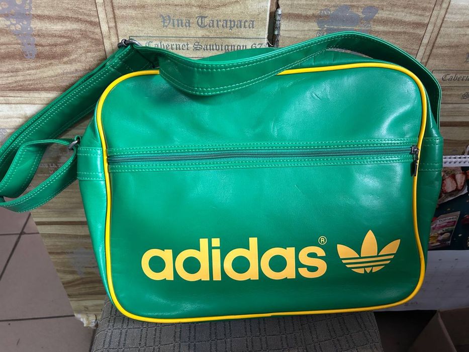 Вінтажна  зелена сумка Adidas оригінал