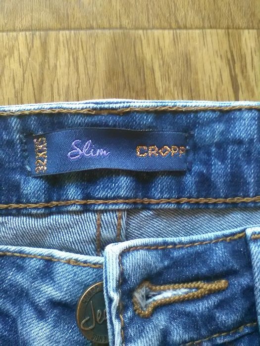 Spodnie z dziurami jeansy z Cropp roz xxs.
