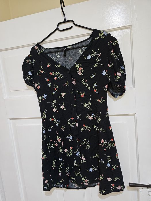 Sukienka w kwiatki H&M