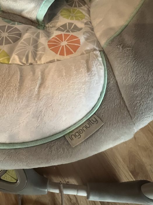 Przenośna huśtawka bujaczek Ingenuity