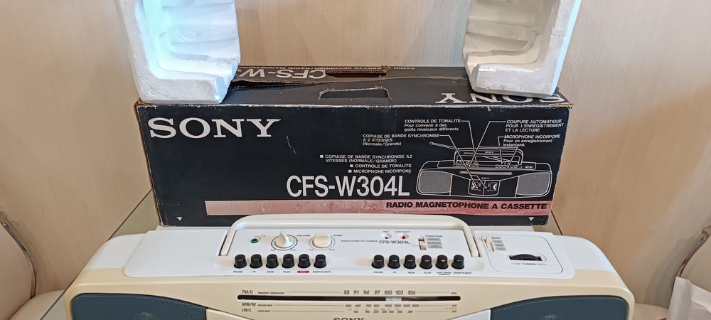 SONY CFS-W304L в хорошем состоянии.