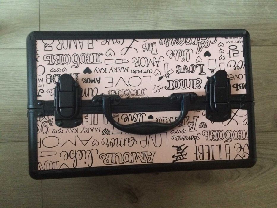 kuferek na kosmetyki Mary Kay