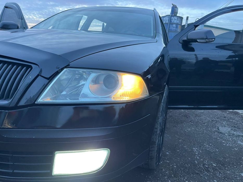 продам шкоду а5 автомат коробка все працює відміно