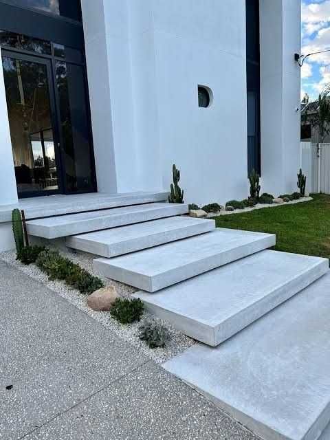 Podjazd z betonu wylewanego,  Beton szczotkowany - gładki, zacierany