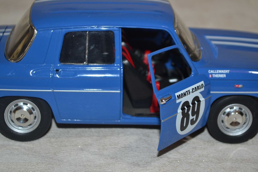 машинка колекційна solido renault 1/18