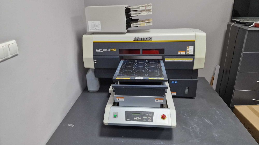 Drukarka UV Mimaki UJF-3042HG – sprawna, wymaga wymiany 2 głowic