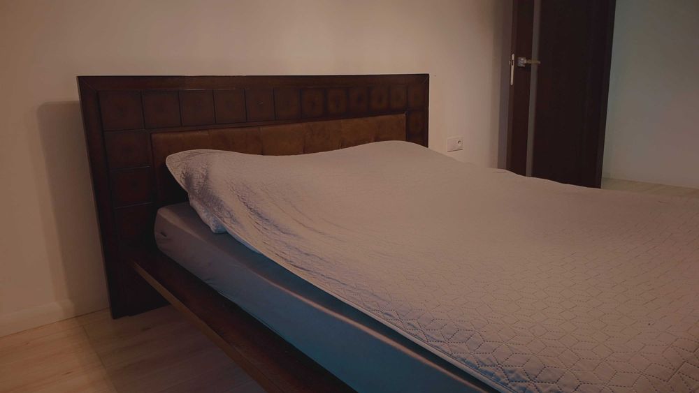 łóżko drewniane  ..