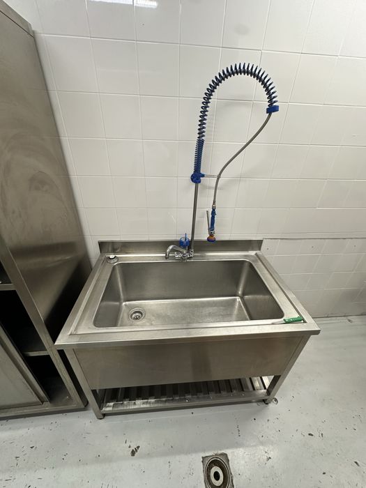 Bancada em inox com cuba grande