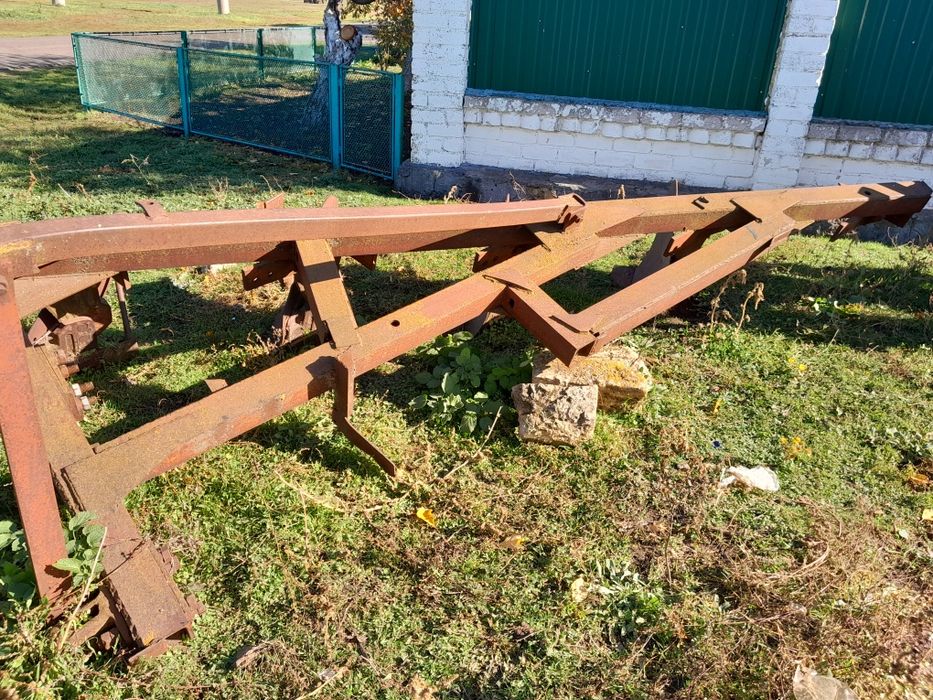 Плуг 5 корпусов.