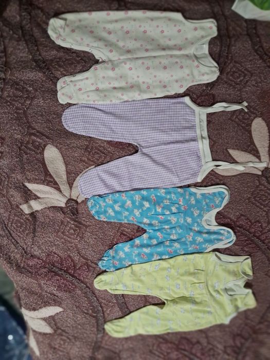 Дитячий одяг різних розмірів