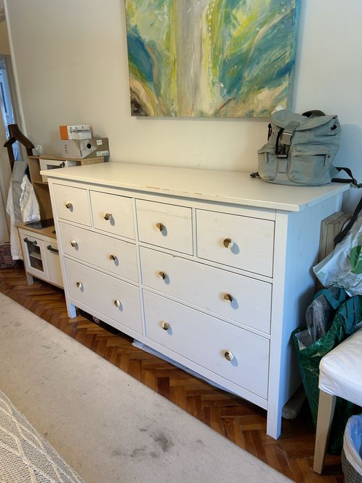 Cómoda Ikea Hemnes branca com muita arrumacao