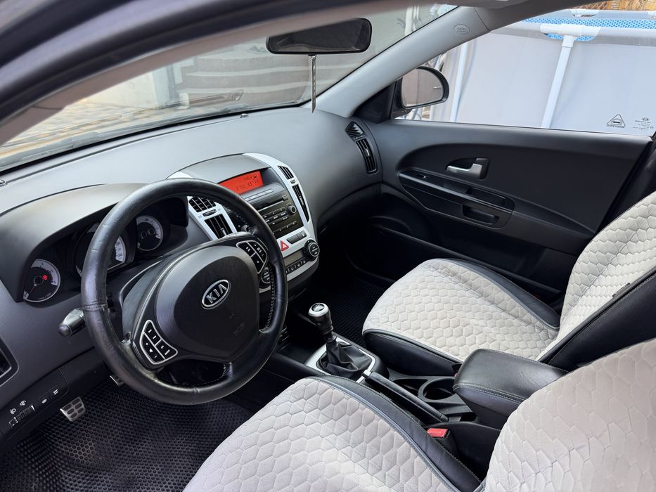 Продам гарне сімейне авто.