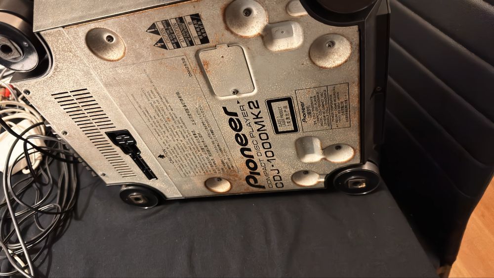 2 CDJ’s Pioneer 1000