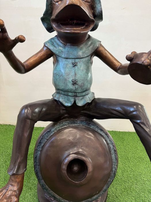 Żaba Na Beczce - Fontanna Z Brązu