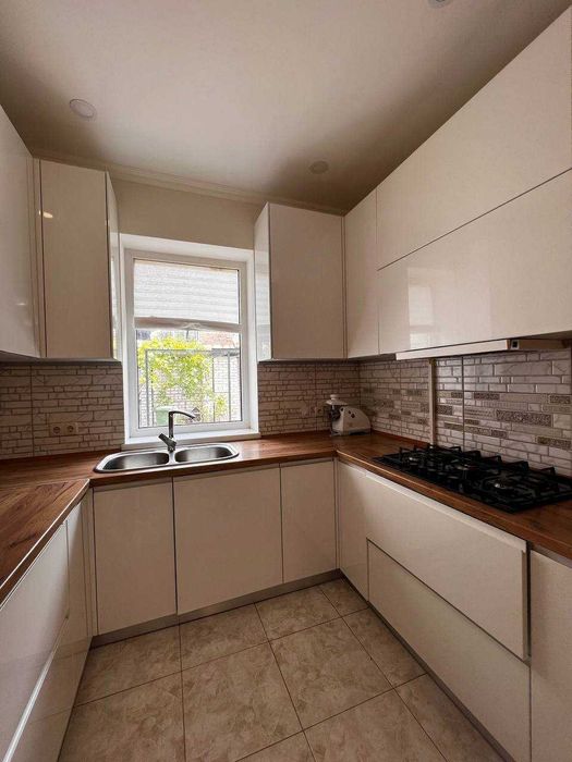 Продається домоволодіння з 2-ма будинками