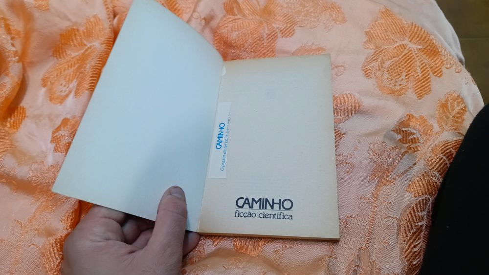 Galáxias como grãos de areias_Brian Aldiss