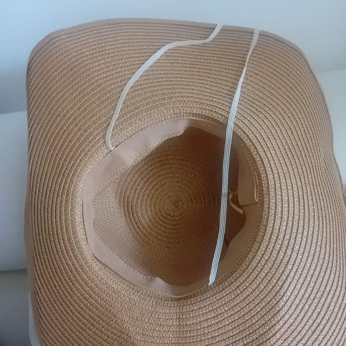 Śliczny kapelusz 56 cm obwód