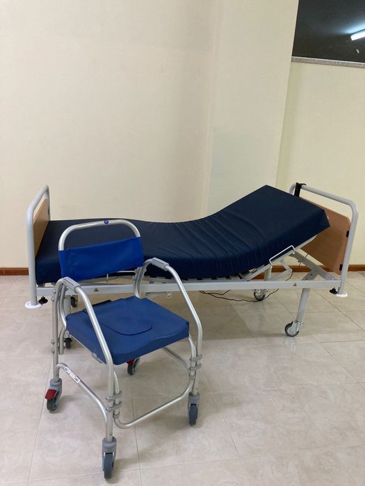 Cadeira de Banho e Sanitária com Rodas