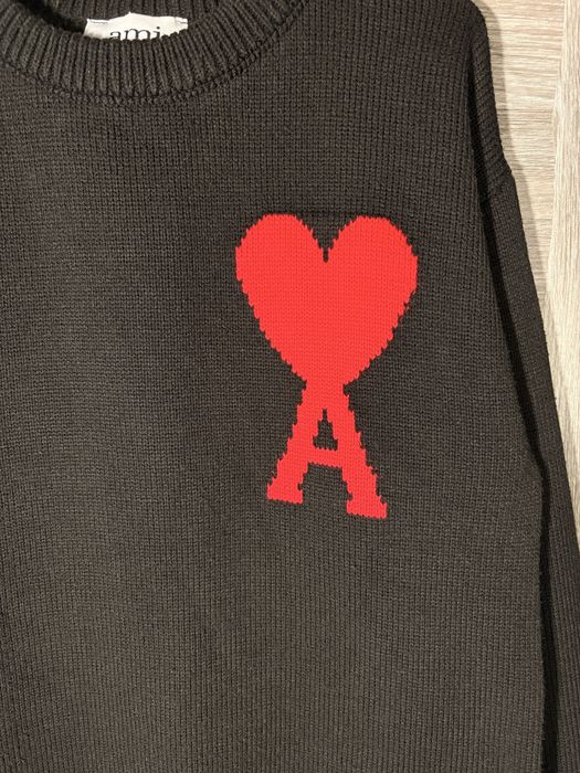 светр AMI Paris.