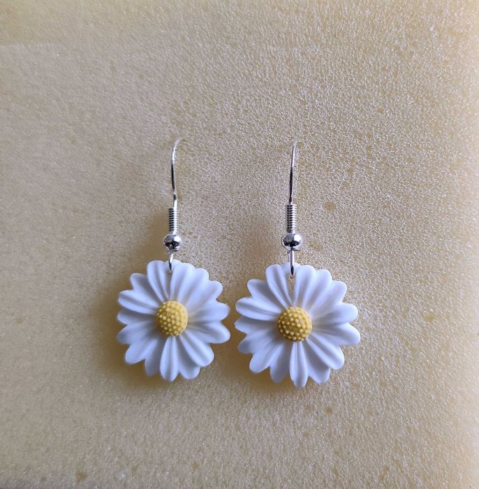Srebrne kolczyki 925 Porcelanowe Ceramiczne Stokrotki Kwiaty Wiszące