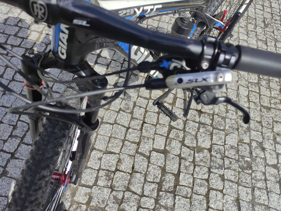 Giant XTC Advanced 29" Carbono (Tamanho M) – Excelente Estado