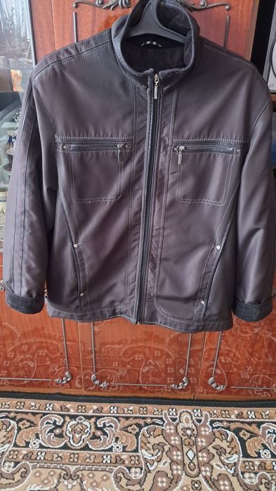 Продам чоловічу курточку осінь/весна