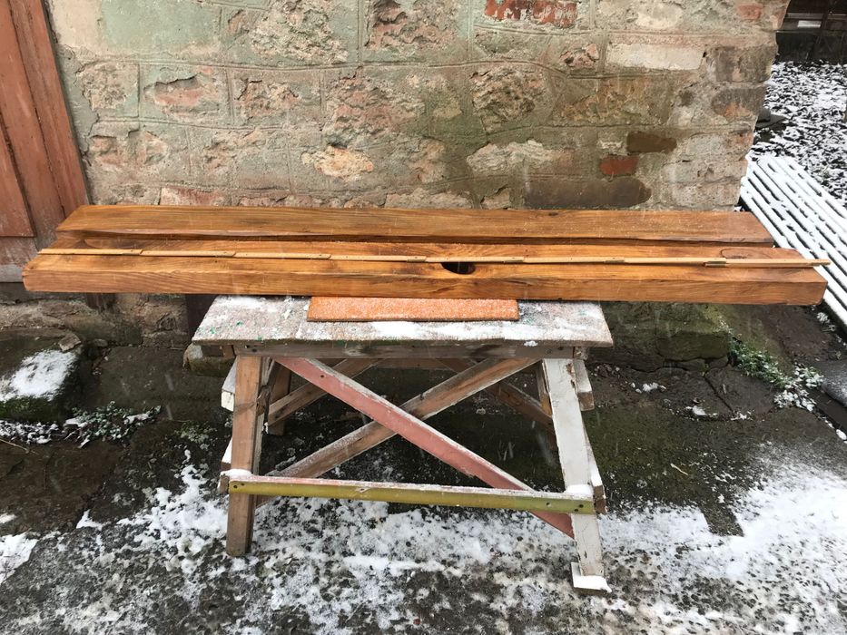 Вулична лавка скамейка