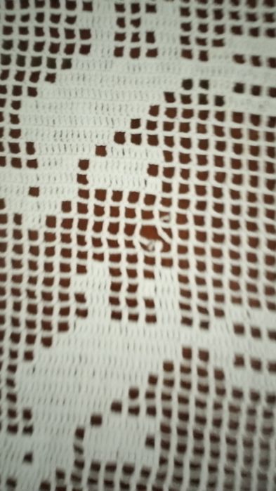 Toalha de mesa, em linha número 60, tens mais de 50 anos.