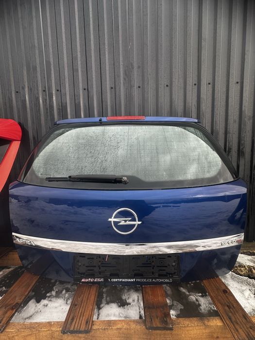Ляда кляпа кришка багажника opel astra H опель астра замок трапеція