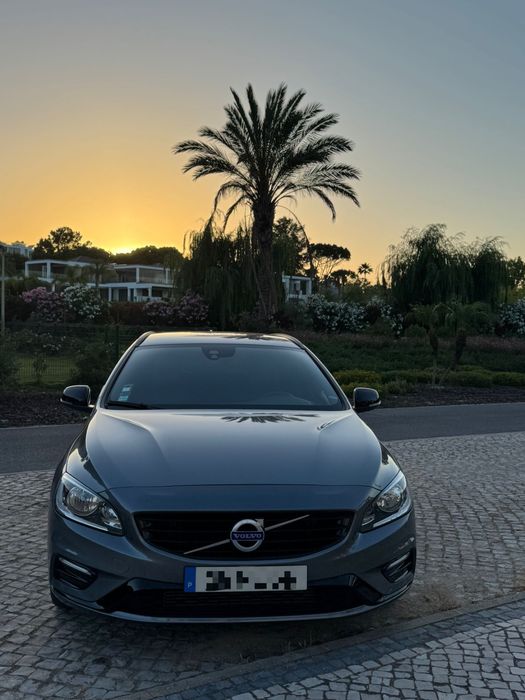 Volvo  V60 R-Design